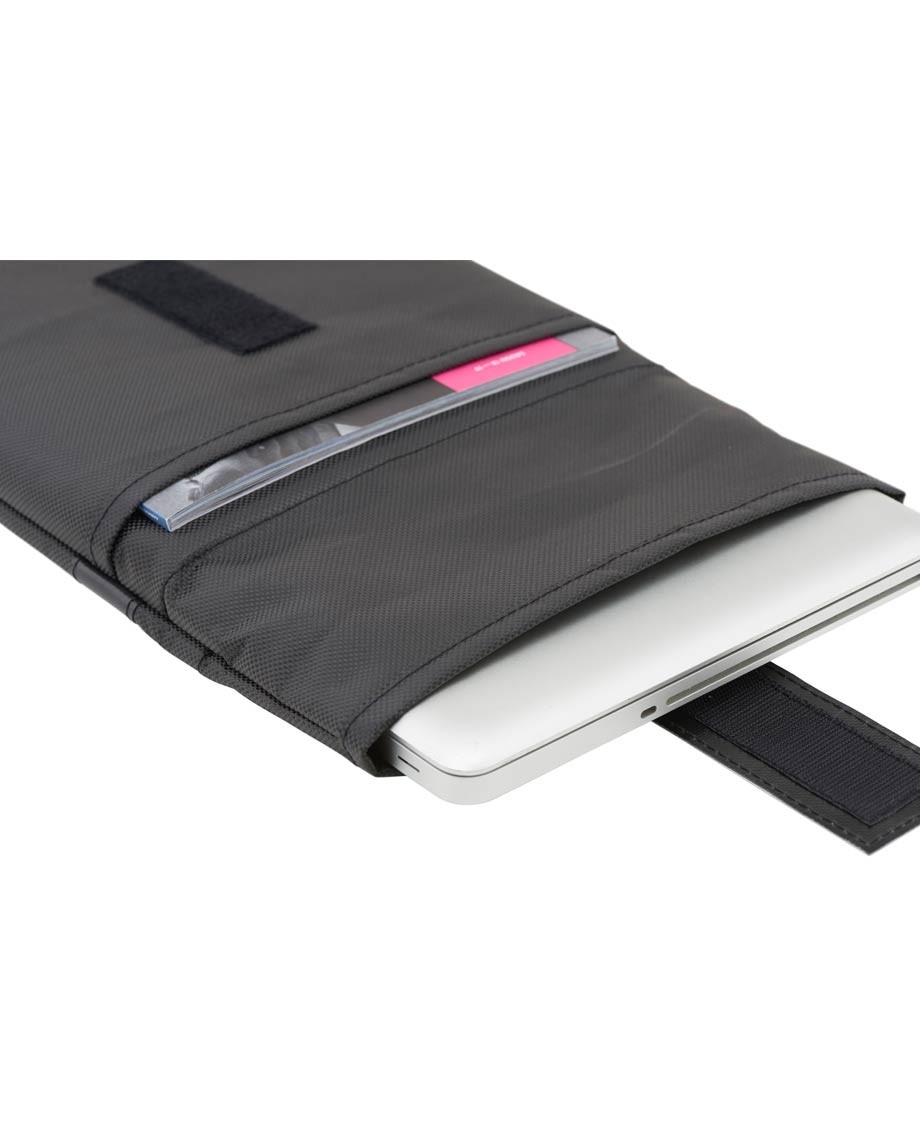 SchwarzeGRNBAGComputerhlle1516-05