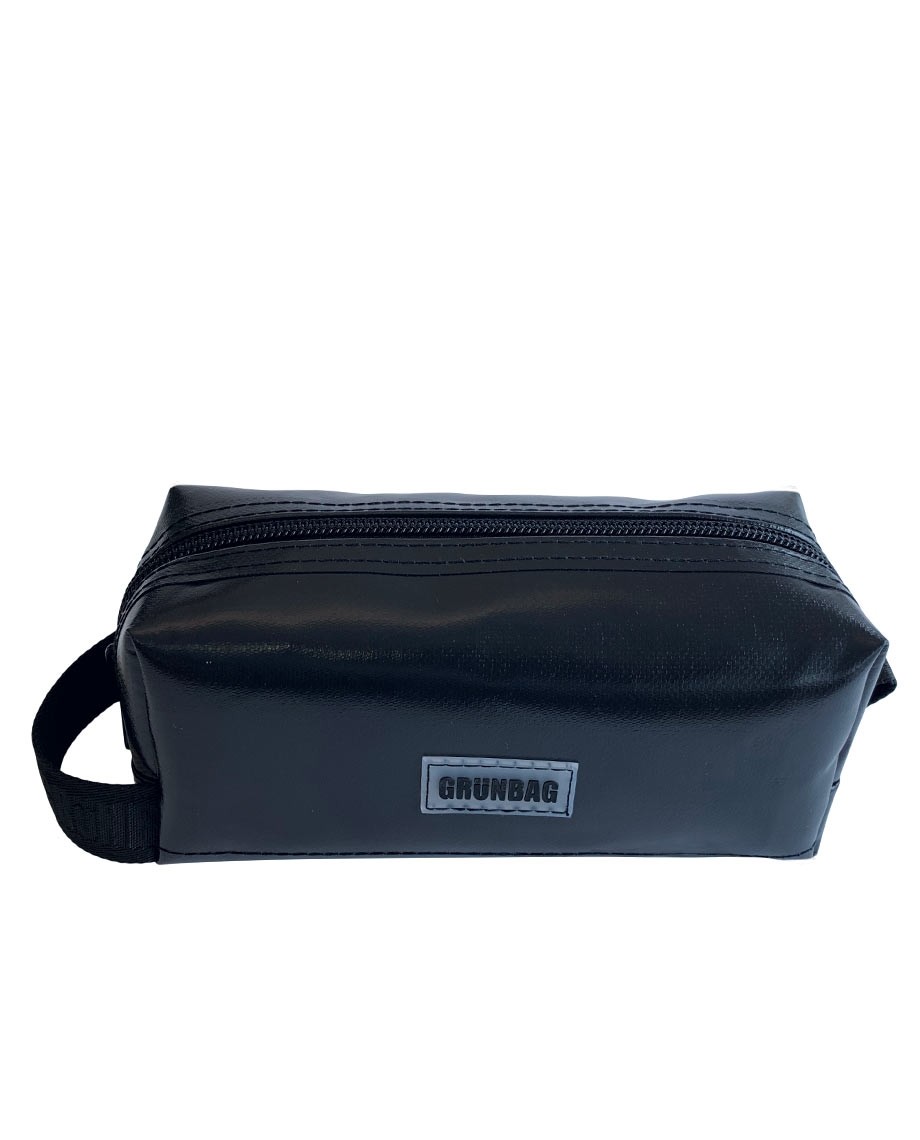 SchwarzeGRNBAGToiletryMultiCase-04