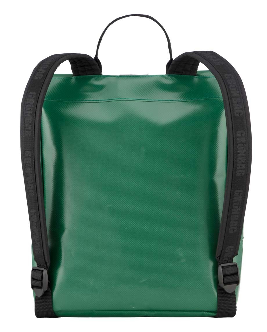 Nachhaltiger Rucksack aus Resten der Tarpaulin Herstellung