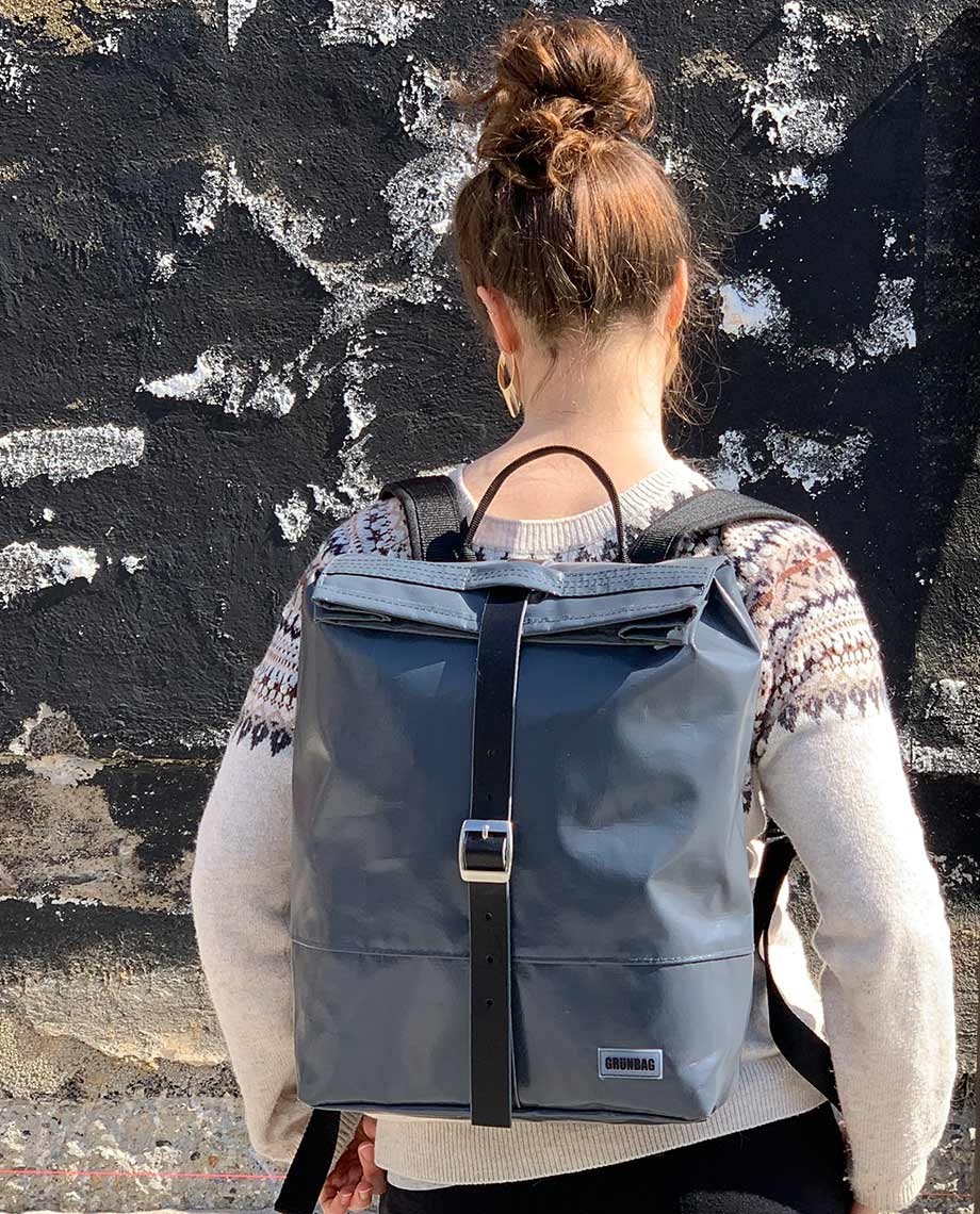 Grauer Rucksack Liv