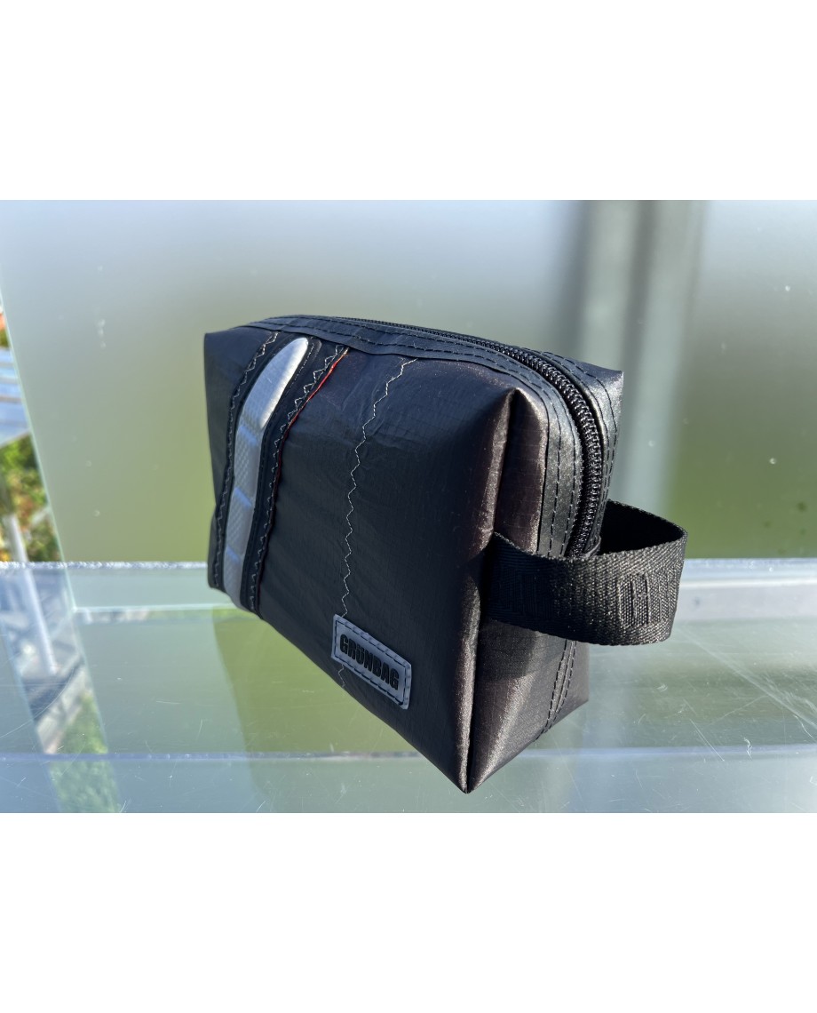 UniqueToiletryKites30-030