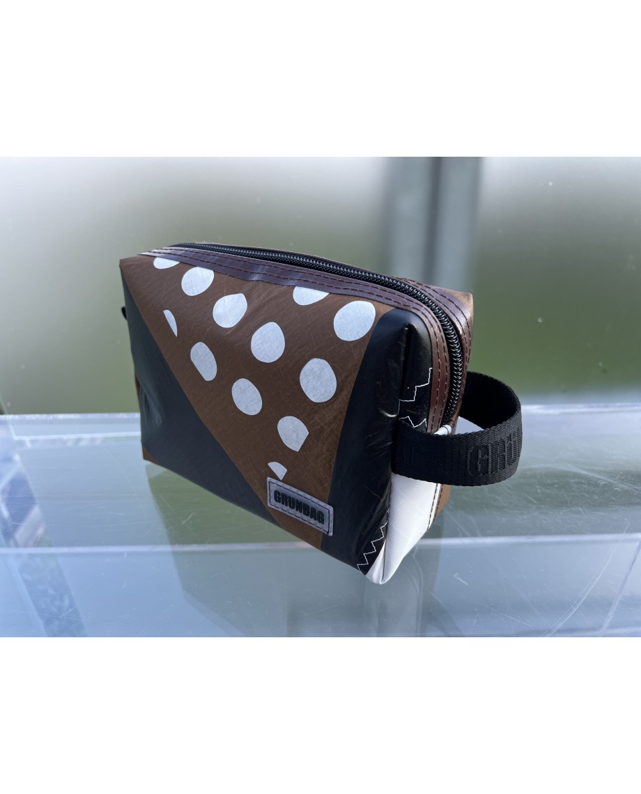 UniqueToiletryKites32-028