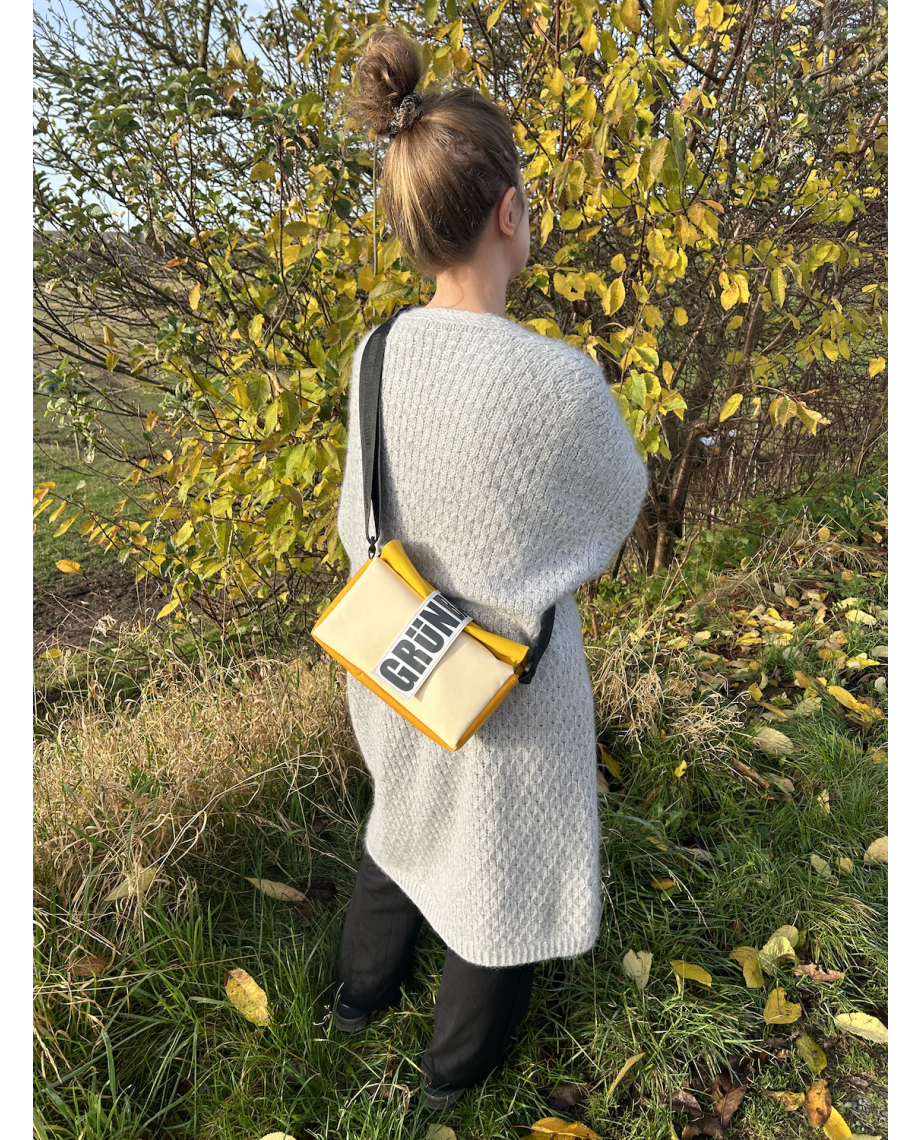 LimitedEditionCrossbodyGoGelb-03