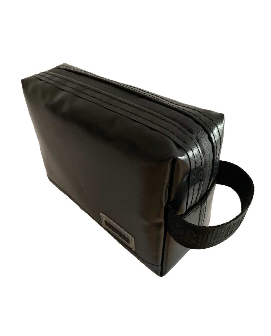 SchwarzeGRNBAGToiletry-07