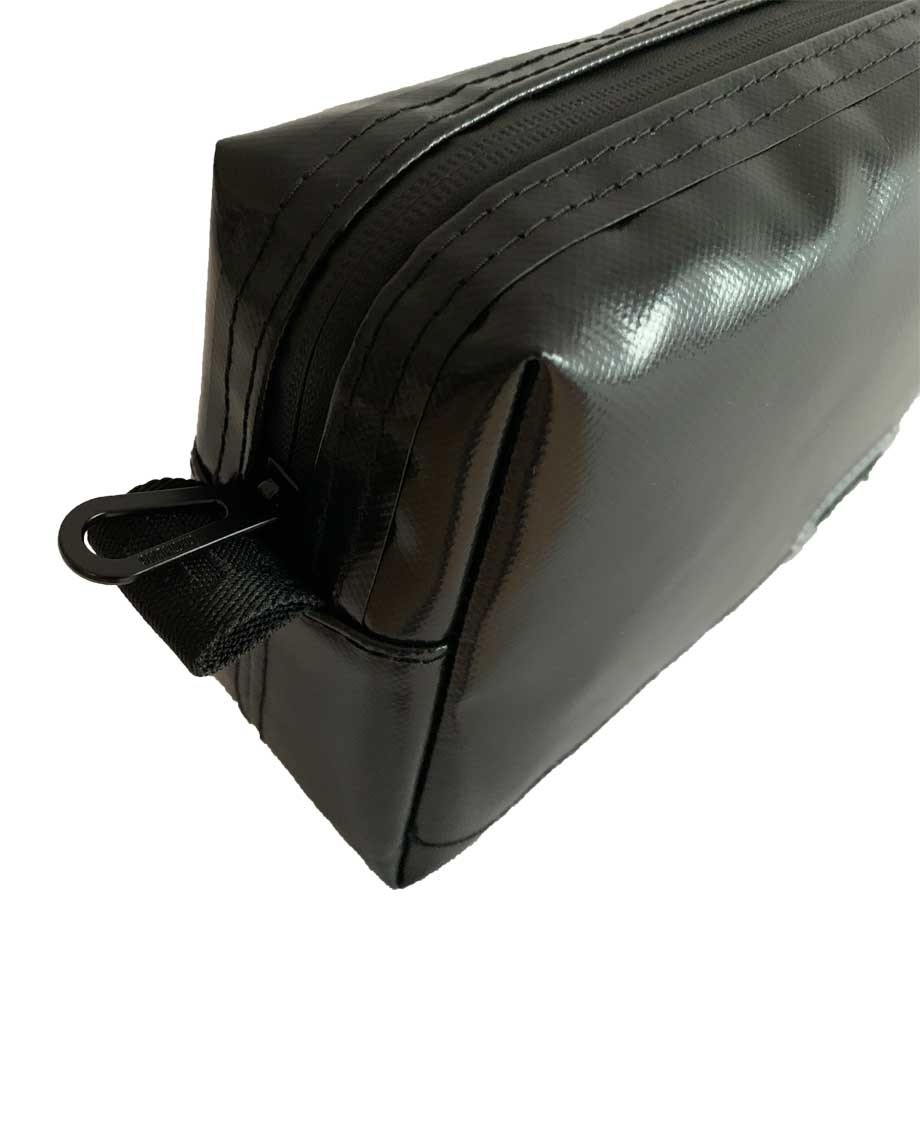 SchwarzeGRNBAGToiletry-07