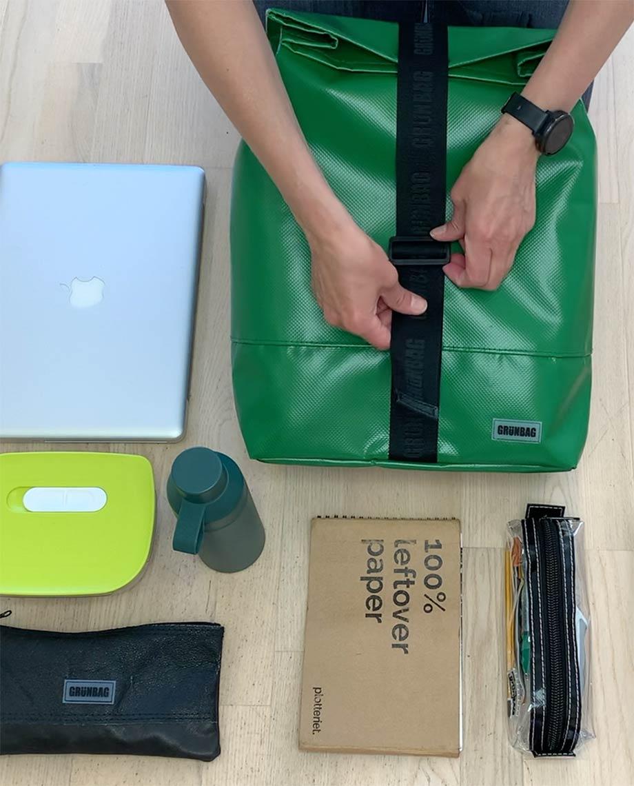 0__=__youtube___inside my backpack___https://www.youtube.com/embed/c9dJfXMKOzw___c9dJfXMKOzw